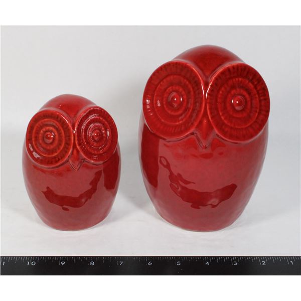 SET OF RED DECORATIVE CERAMIC OWLS