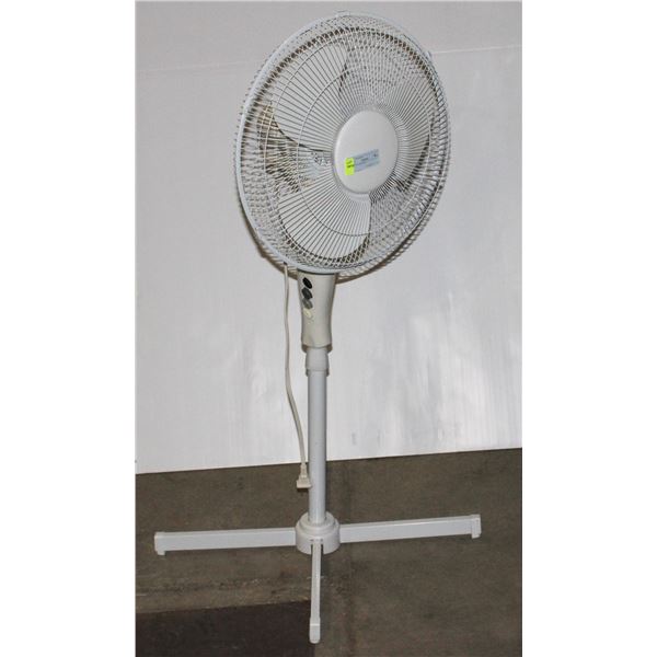 WHITE FLOOR FAN