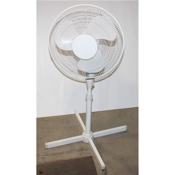 WHITE FLOOR FAN