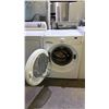Image 2 : FRIGIDAIRE FRONT LOAD WASHING MACHINE