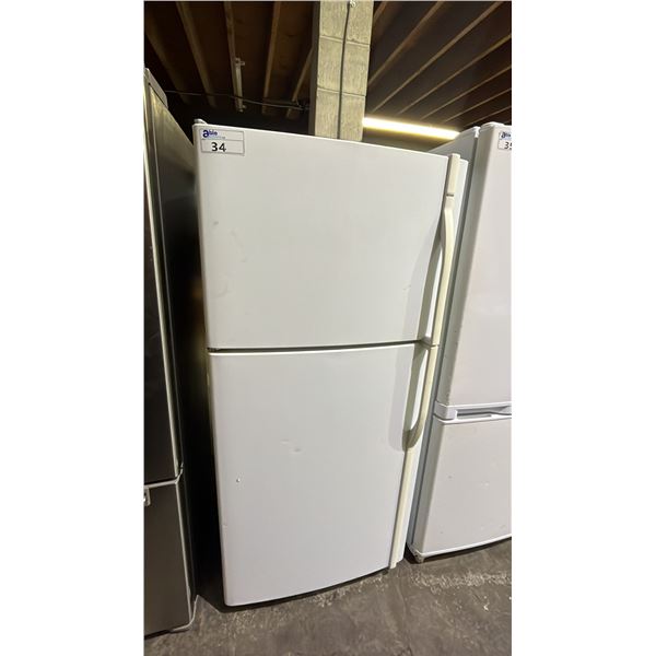 KENMORE 30" WIDE SWING DOOR REFRIGERATOR WITH TOP FREEZER