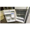 Image 3 : KENMORE 30" WIDE SWING DOOR REFRIGERATOR WITH TOP FREEZER