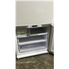 Image 6 : SAMSUNG 32" WIDE SWING DOOR REFRIGERATOR WITH BOTTOM FREEZER DRAWER