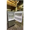Image 2 : SAMSUNG 32" WIDE SWING DOOR FRIDGE WITH BOTTOM FREEZER DRAWER