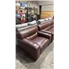 Image 5 : 3-PC LEATHER SOFA & CHAIRS SET