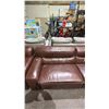 Image 7 : 3-PC LEATHER SOFA & CHAIRS SET