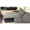 Image 4 : 2-PC FABRIC SECTIONAL SOFA (ARMS DETACHED)