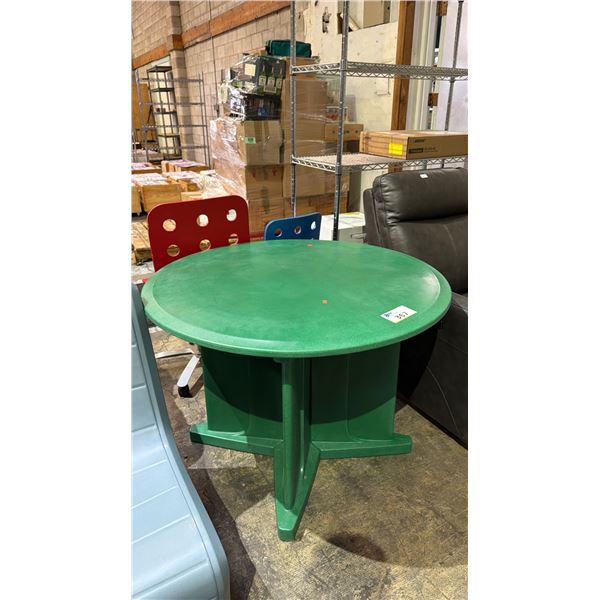ROUND PLASTIC TABLE WITH REMOVABLE TOP 41.5" X 29"