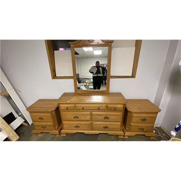 3-PC OAK BEDROOM SUITE WITH VANITY