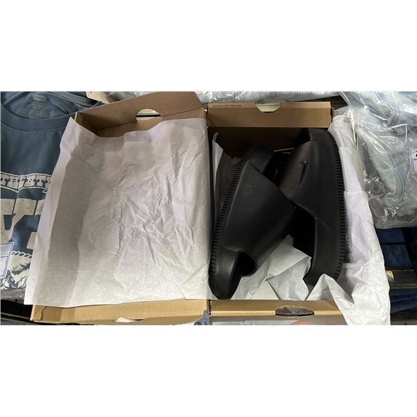 *NEW IN BOX* PAIR OF LADIES NIKE CALM BLACK SLIDES: SIZE 7