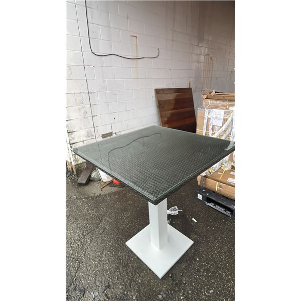 *NEW* RATANA MILAN ALUMINUM BASE WOVEN & GLASS 36" X 36" PATIO TABLE (ASSEMBLED)