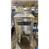 Image 1 : GRAND WOOSUNG COMMERCIAL STAINLESS STEEL GAS FRYER 22L MODEL GW-GF451N
