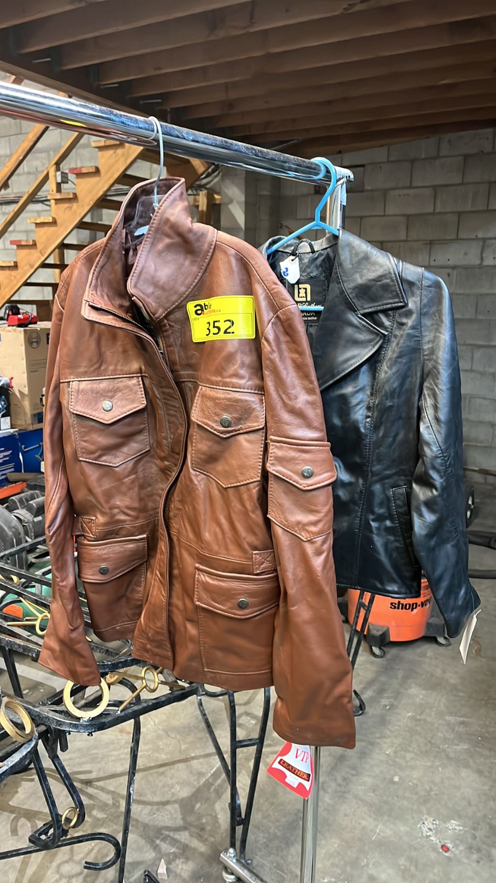 (2) VIP LEATHERS CANADA LEATHER JACKETS : BROWN SIZE-L / BLACK SIZE-M ...