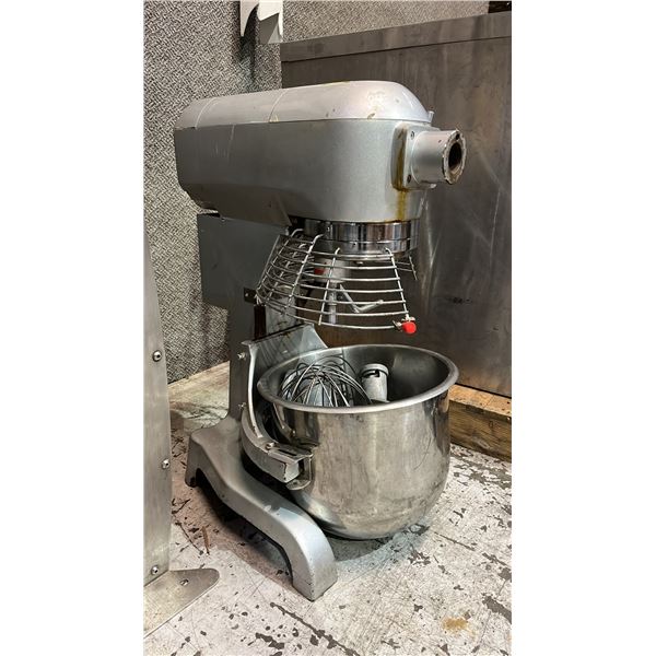 PATRIOT MIXER PARMIX20 WITH BOWL, WHISK, PADDLE & BEATER: 20 QUART CAPACITY/1 HP/280 LBS