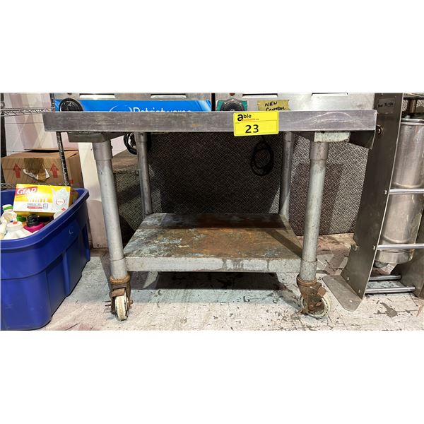 STAINLESS STEEL TABLE ON WHEELS: APPROX. 24"W X 30"D X 22.5"H