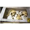 Image 5 : SHELF OF ASSORTED EDIBLE FLOWER CAKE DECORATIONS