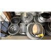 Image 2 : SHELF OF ASSORTED CAKE PANS
