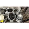 Image 3 : SHELF OF ASSORTED CAKE PANS