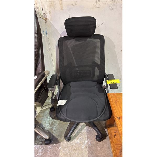 MESH BACK ROLLING OFFICE CHAIR