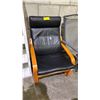 Image 2 : MODERN LOUNGE CHAIR