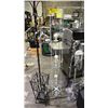 Image 3 : (2) FLOOR LAMPS & COAT RACK
