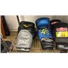 Image 2 : SHELF OF ASSORTED BOXING GLOVES