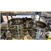 Image 2 : SHELF OF STAINLESS STEEL STEAMERS & SMALL BOWLS