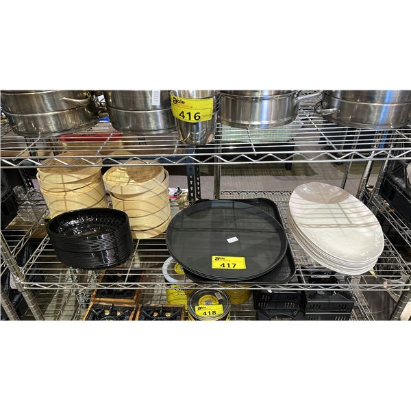 SHELF OF BAMBOO STEAMERS, PLASTIC FOOD BASKETS, PLASTIC TRAYS & GLASS SERVING PLATES