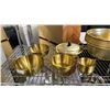Image 3 : SHELF OF ASSORTED METAL COOKWARE & BOWLS