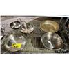 Image 3 : SHELF OF ASSORTED STAINLESS STEEL COOKWARE, PLATES AND CONDIMENT/SAUCE TRAYS