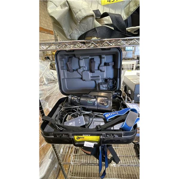 VINTAGE SONY HANDYCAM CCD-F55 VIDEO CAMERA-RECORDER IN CARRY CASE