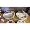 Image 4 : VINTAGE ROYAL ALBERT CENTENNIAL ROSE PATTERN CHINA COLLECTION