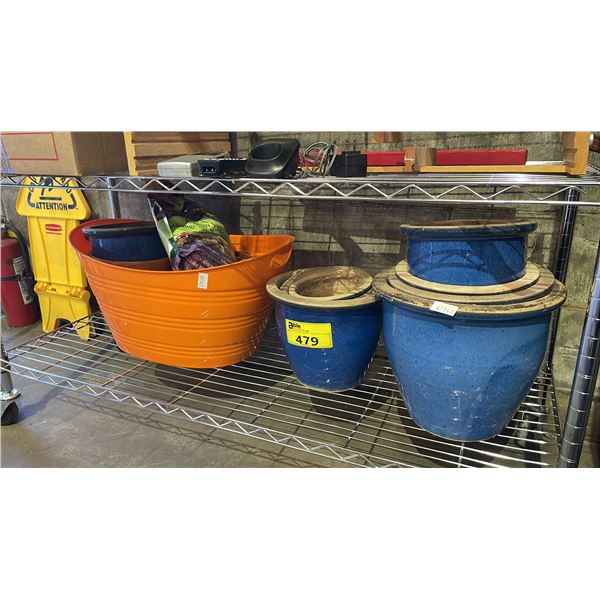 SHELF OF ASSORTED DECORATIVE PLANT POTS AND PLANTERS