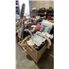Image 1 : PALLET OF ASSORTED HOUSEHOLD ITEMS: MIRRORS, CARPET RUNNER, KITCHENWARE & MORE - *MUST TAKE ALL ON