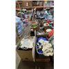 Image 2 : PALLET OF ASSORTED HOUSEHOLD ITEMS: MIRRORS, CARPET RUNNER, KITCHENWARE & MORE - *MUST TAKE ALL ON