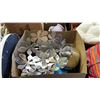 Image 3 : PALLET OF ASSORTED HOUSEHOLD ITEMS: MIRRORS, CARPET RUNNER, KITCHENWARE & MORE - *MUST TAKE ALL ON