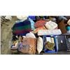 Image 3 : PALLET OF HOUSEHOLD GOODS: BLANKETS, THROW CUSHIONS, TRAVEL MUGS & MORE - *MUST TAKE ALL ON PALLET*