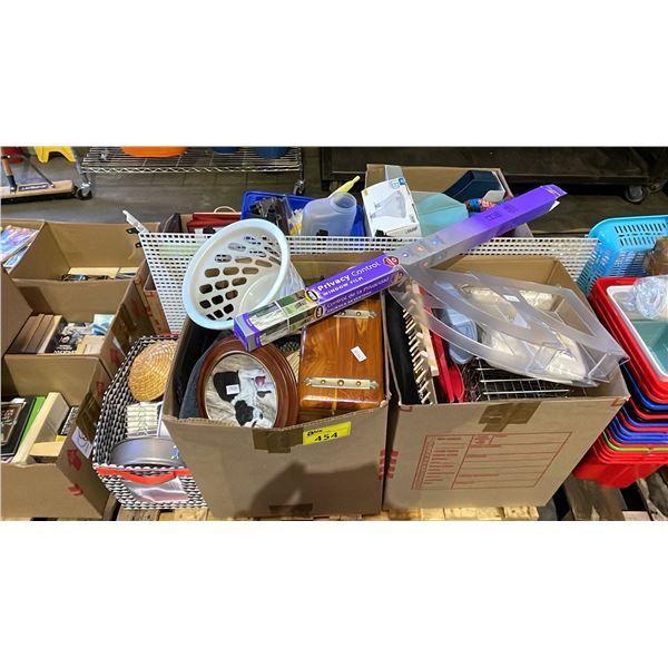 PALLET OF  HOUSEHOLD ITEMS: WALL DECOR, CAPS, MINI LOAF PANS & MORE - *MUST TAKE ALL ON PALLET*