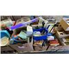 Image 5 : PALLET OF  HOUSEHOLD ITEMS: WALL DECOR, CAPS, MINI LOAF PANS & MORE - *MUST TAKE ALL ON PALLET*