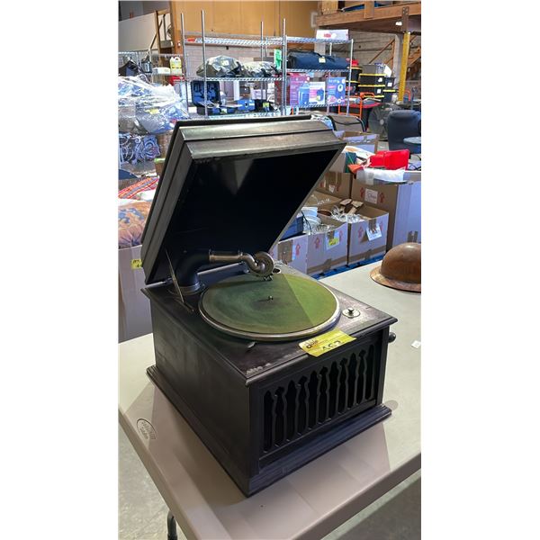 VINTAGE TABLETOP PHONOGRAPH