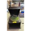 Image 3 : VINTAGE TABLETOP PHONOGRAPH