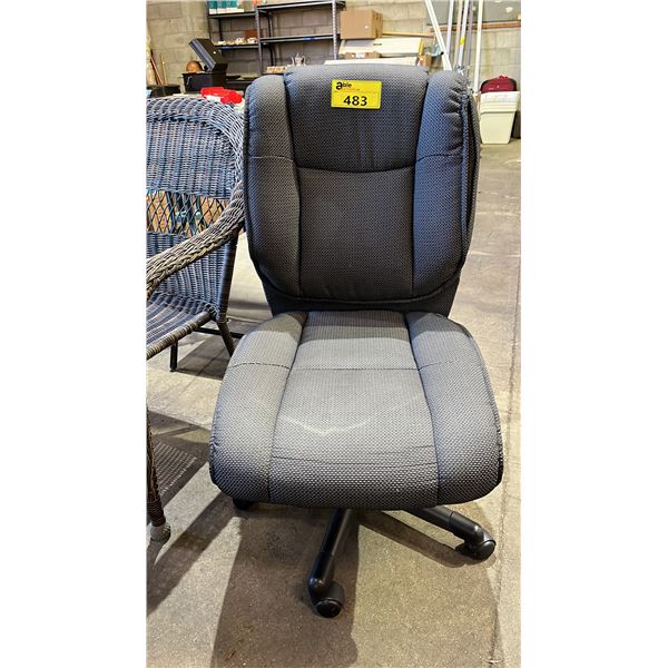 GREY FABRIC UPHOLSTERED OFFICE CHAIR WITH ADJUSTABLE HEIGHT