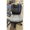 Image 1 : GREY FABRIC UPHOLSTERED OFFICE CHAIR WITH ADJUSTABLE HEIGHT