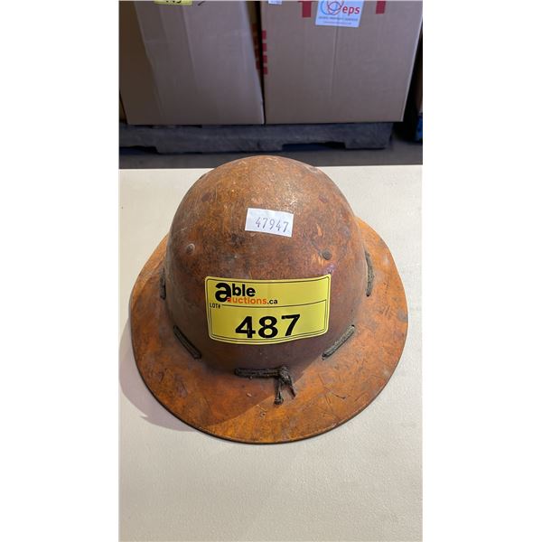 VINTAGE WORLD WAR 2 CONSTRUCTION HELMET WITH LINER