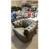 Image 3 : LEATHER LIKE BUTTON TUFTED TUB CHAIR