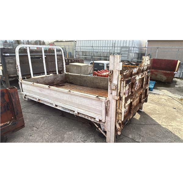 9.5' TRUCK BED WITH COLLAPSIBLE SIDE WALLS AND POWER TAIL GATE 5'7"W