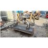 Image 2 : LEON 490 5' HYDRAULIC TRACTOR LOADER ASSEMBLY