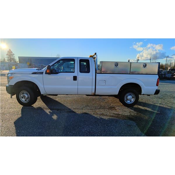 2013 FORD F250, 2DR CREW CAB, WHITE, VIN 1FT7X2B60DEA25884,
