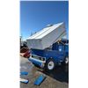 Image 10 : 1996 ZAMBONI 520 ICE RESURFACER, WHITE & BLUE, VIN 5205435,