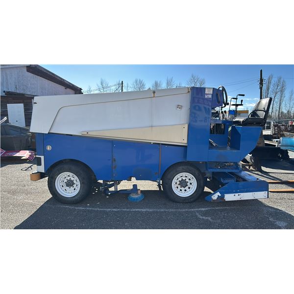1996 ZAMBONI 520 ICE RESURFACER, WHITE & BLUE, VIN 5205435,